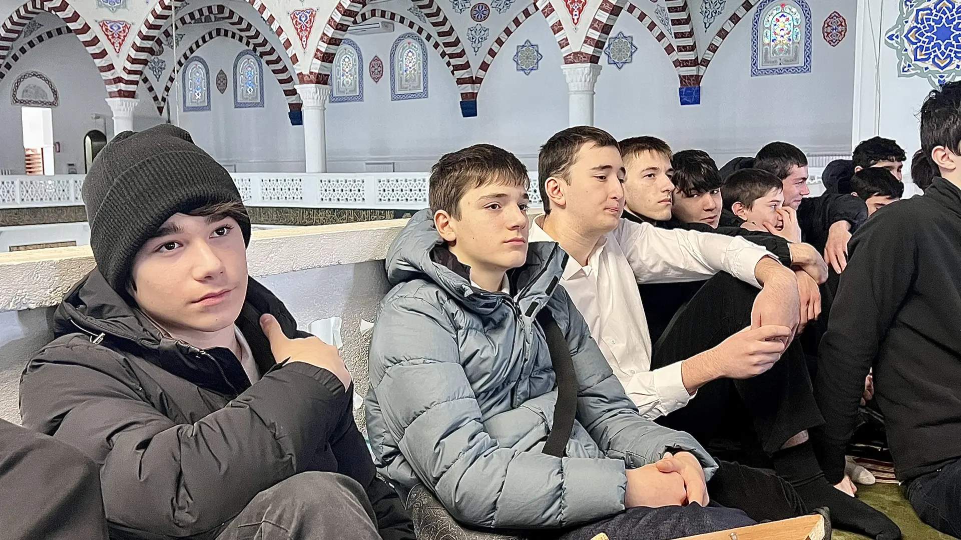 Диалог культур с юных лет: школьники Махачкалы посетили центральную Джума-мечеть и Свято-Успенский кафедральный собор дагестанской столицы